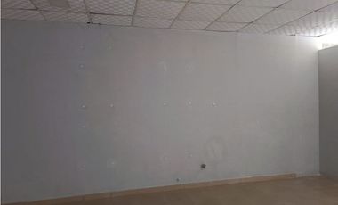 BETANIA / 125M / LOCAL CON DIVISIONES / 3 PARKING / SOBRE VIA / VACIO