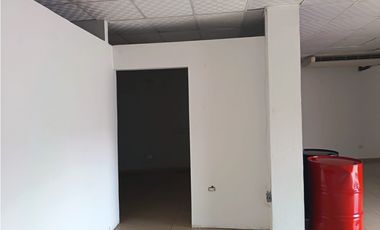 BETANIA / 125M / LOCAL CON DIVISIONES / 3 PARKING / SOBRE VIA / VACIO