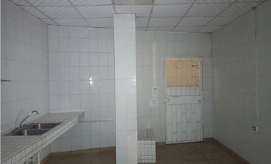 BETANIA / 125M / LOCAL CON DIVISIONES / 3 PARKING / SOBRE VIA / VACIO