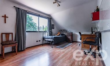 Casa en Venta en Av. La Dehesa con Bernardo Larraín