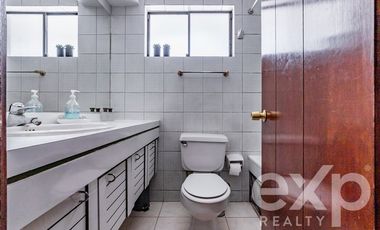 Casa en Venta en Av. La Dehesa con Bernardo Larraín