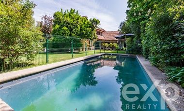 Casa en Venta en Av. La Dehesa con Bernardo Larraín