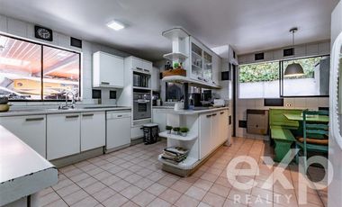 Casa en Venta en Av. La Dehesa con Bernardo Larraín