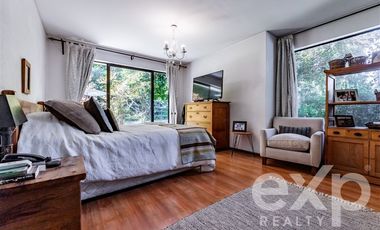 Casa en Venta en Av. La Dehesa con Bernardo Larraín