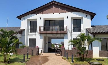 Elegante casa en venta en Isla Celeste, Etapa Babor. J.Mar