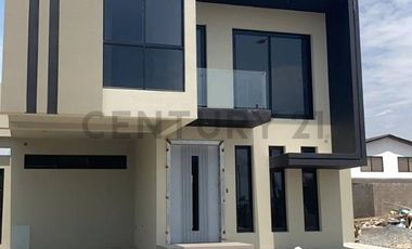 Elegante casa en venta en Isla Celeste, Etapa Babor. J.Mar