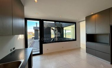 Espectacular Casa de Diseño en Área 5, Barrio San Sebastián. No te la Pierdas!!