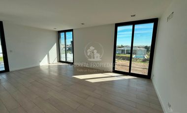 Espectacular Casa de Diseño en Área 5, Barrio San Sebastián. No te la Pierdas!!