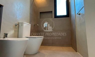 Espectacular Casa de Diseño en Área 5, Barrio San Sebastián. No te la Pierdas!!