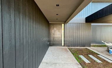 Espectacular Casa de Diseño en Área 5, Barrio San Sebastián. No te la Pierdas!!