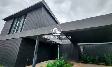 Espectacular Casa de Diseño en Área 5, Barrio San Sebastián. No te la Pierdas!!