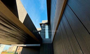 Espectacular Casa de Diseño en Área 5, Barrio San Sebastián. No te la Pierdas!!