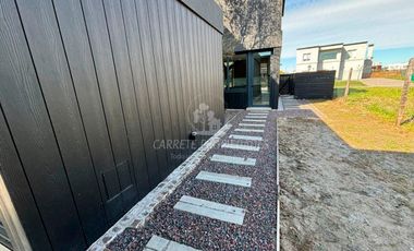 Espectacular Casa de Diseño en Área 5, Barrio San Sebastián. No te la Pierdas!!