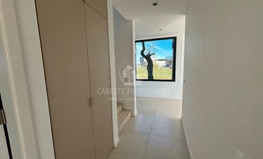 Espectacular Casa de Diseño en Área 5, Barrio San Sebastián. No te la Pierdas!!