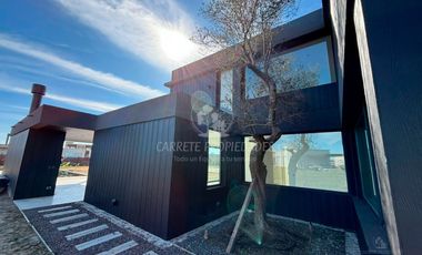 Espectacular Casa de Diseño en Área 5, Barrio San Sebastián. No te la Pierdas!!