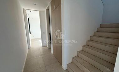Espectacular Casa de Diseño en Área 5, Barrio San Sebastián. No te la Pierdas!!