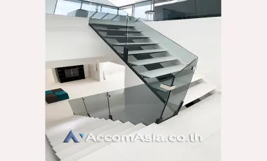 Penthouse,Huge Terrace,Duplex Condo Penthouse for sale in the heart of Bangkok featuring a bright open layout and expansive balcony