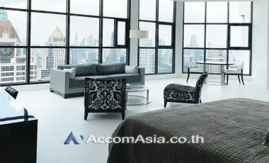 Penthouse,Huge Terrace,Duplex Condo Penthouse for sale in the heart of Bangkok featuring a bright open layout and expansive balcony