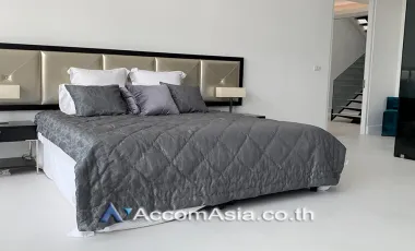 Penthouse,Huge Terrace,Duplex Condo Penthouse for sale in the heart of Bangkok featuring a bright open layout and expansive balcony