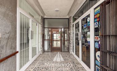 Depto 2 amb. al frente con balcón en Juan B Justo y Buenos Aires