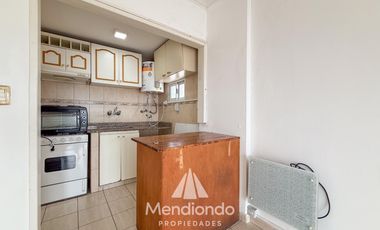 Depto 2 amb. al frente con balcón en Juan B Justo y Buenos Aires