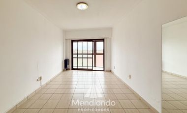Depto 2 amb. al frente con balcón en Juan B Justo y Buenos Aires