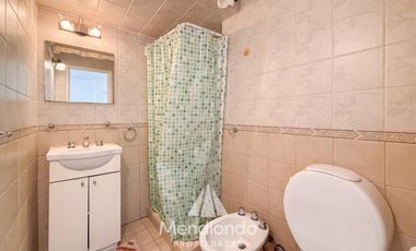 Depto 2 amb. al frente con balcón en Juan B Justo y Buenos Aires