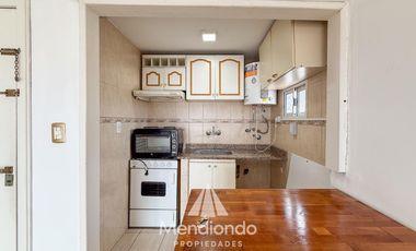 Depto 2 amb. al frente con balcón en Juan B Justo y Buenos Aires