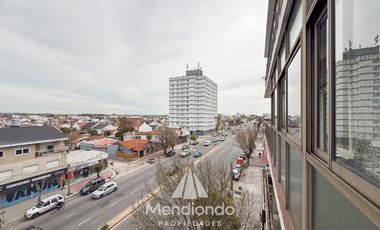 Depto 2 amb. al frente con balcón en Juan B Justo y Buenos Aires