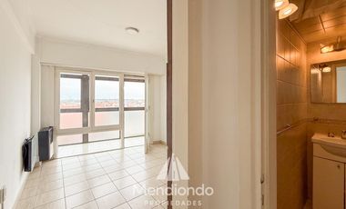 Depto 2 amb. al frente con balcón en Juan B Justo y Buenos Aires