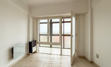 Depto 2 amb. al frente con balcón en Juan B Justo y Buenos Aires