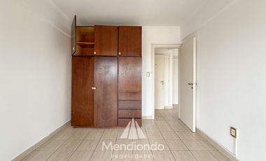 Depto 2 amb. al frente con balcón en Juan B Justo y Buenos Aires