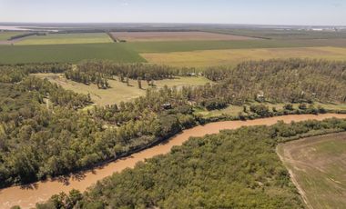 VENTA - CASA 3 DORMITORIOS, PATIO VERDE Y PISCINA. BARRIO CERRADO CAMPO TIMBO.