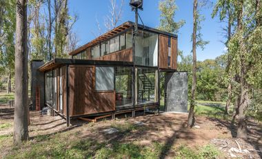 VENTA - CASA 3 DORMITORIOS, PATIO VERDE Y PISCINA. BARRIO CERRADO CAMPO TIMBO.