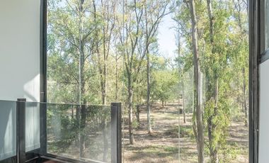 VENTA - CASA 3 DORMITORIOS, PATIO VERDE Y PISCINA. BARRIO CERRADO CAMPO TIMBO.