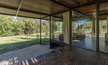 VENTA - CASA 3 DORMITORIOS, PATIO VERDE Y PISCINA. BARRIO CERRADO CAMPO TIMBO.