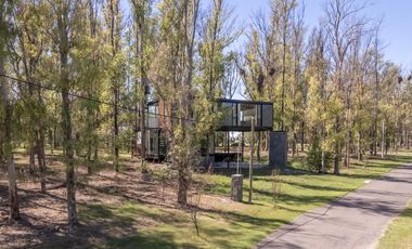 VENTA - CASA 3 DORMITORIOS, PATIO VERDE Y PISCINA. BARRIO CERRADO CAMPO TIMBO.