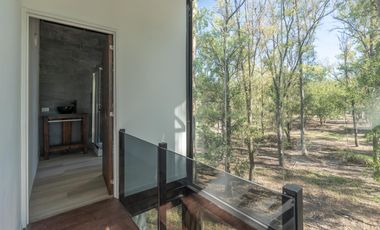 VENTA - CASA 3 DORMITORIOS, PATIO VERDE Y PISCINA. BARRIO CERRADO CAMPO TIMBO.