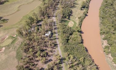 VENTA - CASA 3 DORMITORIOS, PATIO VERDE Y PISCINA. BARRIO CERRADO CAMPO TIMBO.