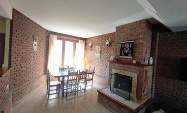 Casa en venta - 4 Dormitorios 3 Baños - Cochera - 250Mts2 - Balcarce