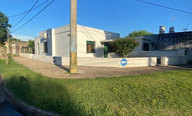 Casa 3 Dormitorios con cochera - Córdoba 700 - Pérez | Venta