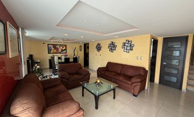 Casa en venta actualizada en Boulevares con excelente ubicación