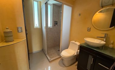 Casa en venta actualizada en Boulevares con excelente ubicación