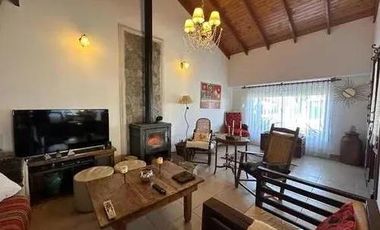 Casa en venta - 3 Dormitorios 2 Baños - 150Mts2 - General Alvarado