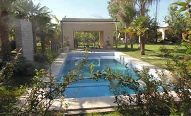 Casa en venta - 3 Dormitorios 3 Baños - Cochera - 1.968Mts2 - Chivilcoy