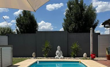 VENTA - Casa excelente de 4 dormitorios con oficina y jardin con pileta