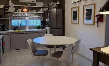 VENTA - Casa excelente de 4 dormitorios con oficina y jardin con pileta