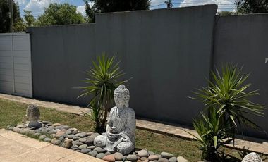 VENTA - Casa excelente de 4 dormitorios con oficina y jardin con pileta