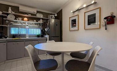 VENTA - Casa excelente de 4 dormitorios con oficina y jardin con pileta