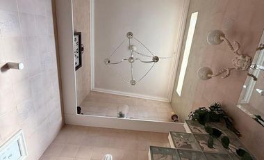 VENTA - Casa excelente de 4 dormitorios con oficina y jardin con pileta